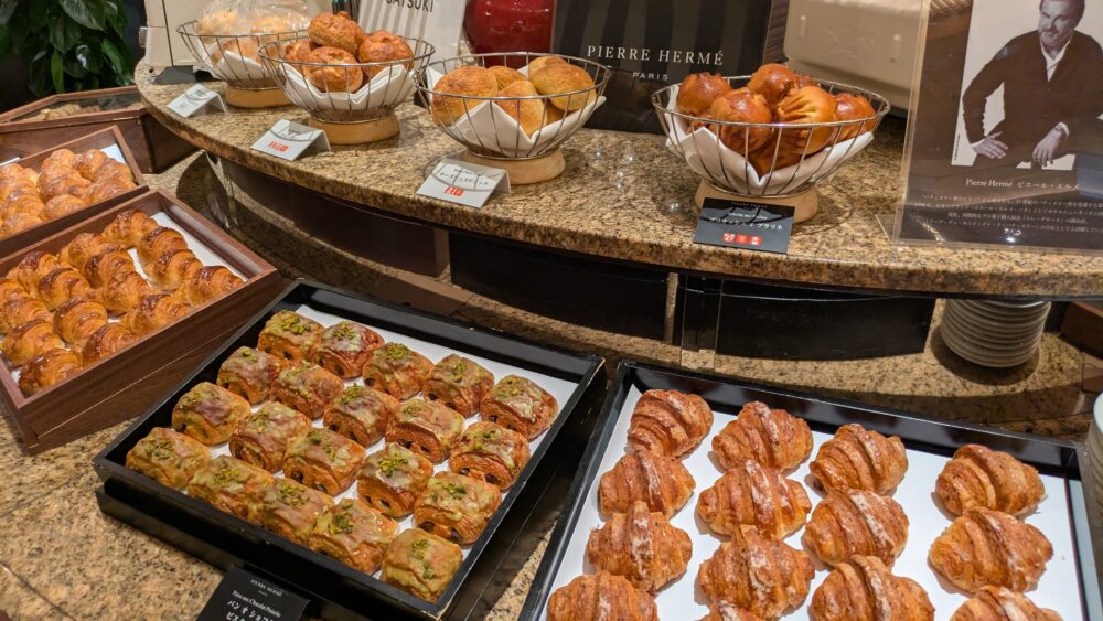 ニューオータニSATSUKIの最強の朝食のパンはおいしかった
