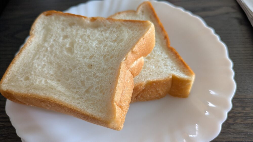 カモベイクハウスの食パン