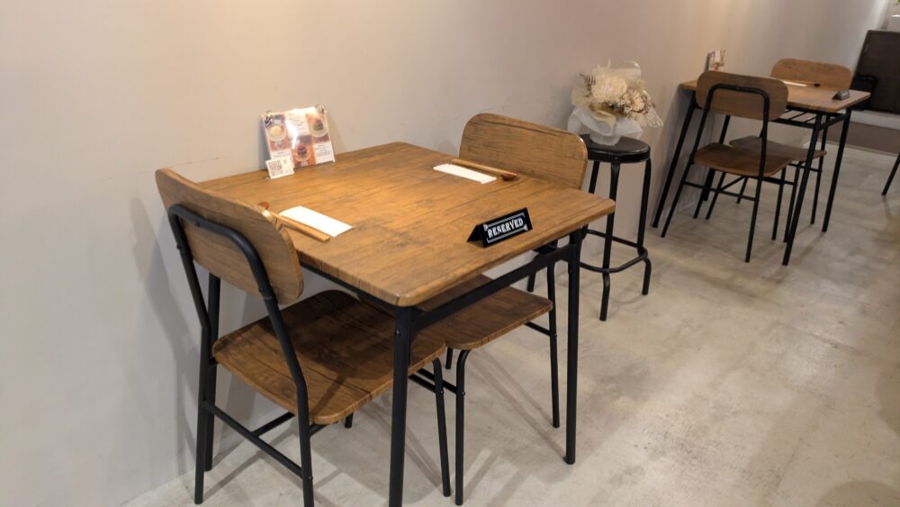 糀屋のテーブル