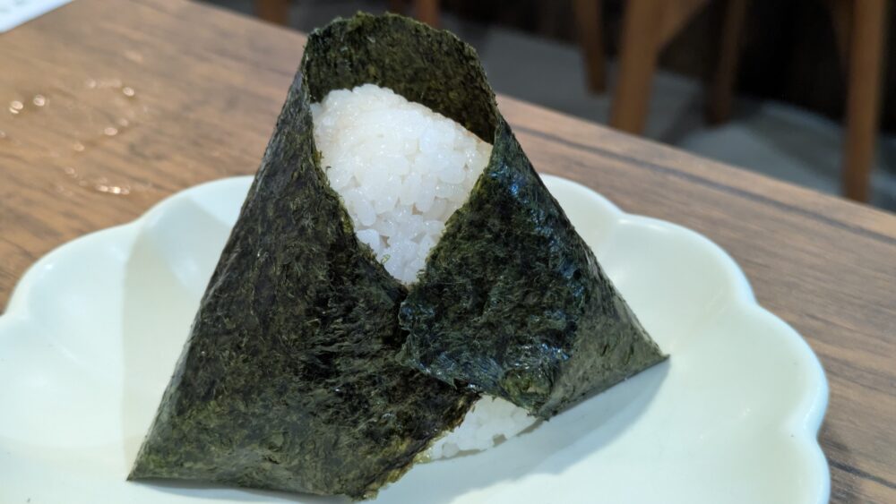 糀屋の行徳の海苔の塩麹鮭おにぎり