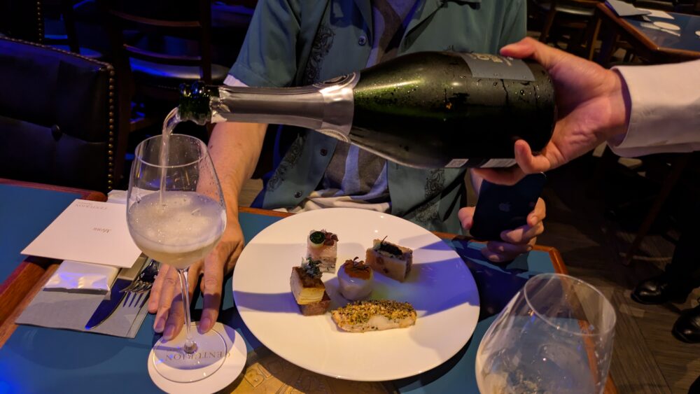 AMEXイベントの食事とシャンパン