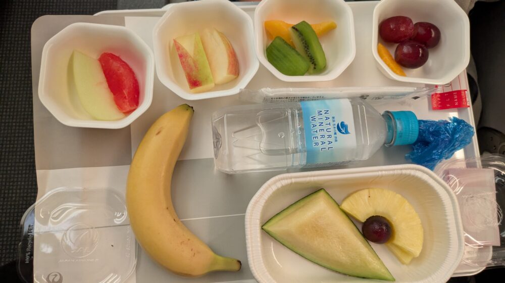 JALの機内食フルーツ中心