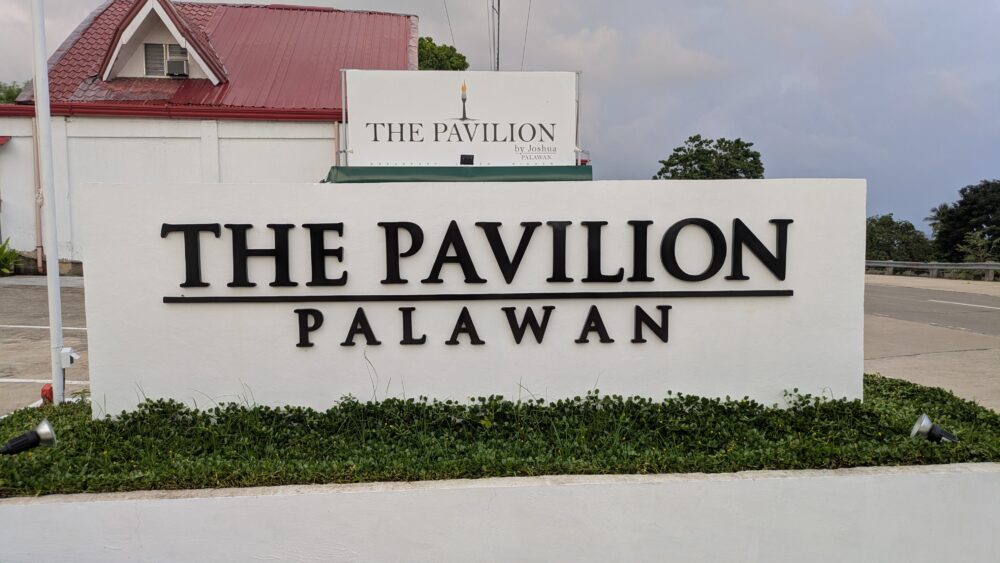 THEPAVILIONの看板