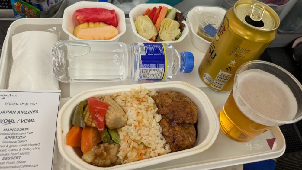 JALの機内食オリエンタル風味のベジタリアンのお食事