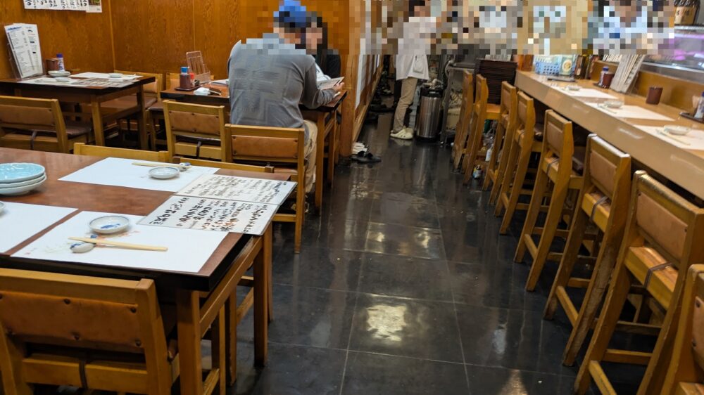大黒八柱店のテーブル席