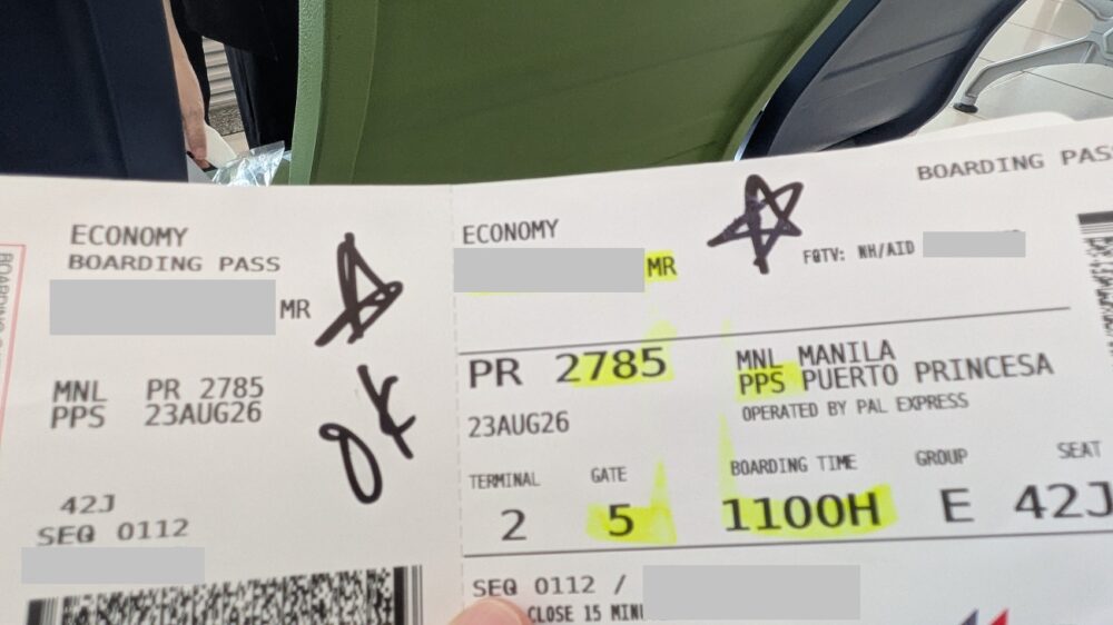 フィリピン航空遅延食事マクドナルドチキンとライス配布をチェック