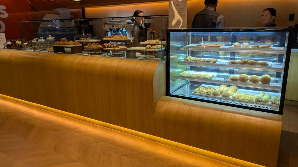 First Meridian Loungeのベーカリーコーナー