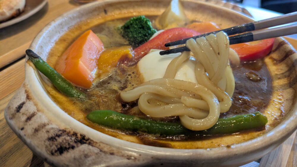 一言堂のなべ焼きカレーうどんの麺