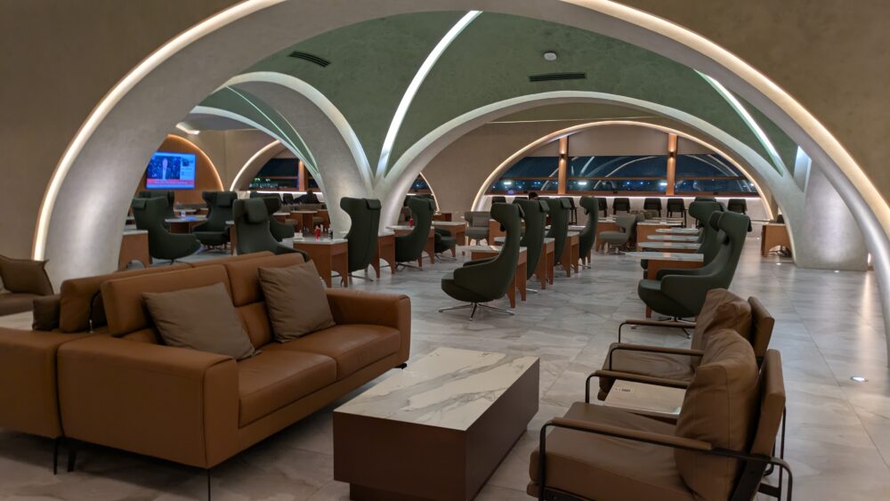 First Meridian Loungeのラウンジが広い
