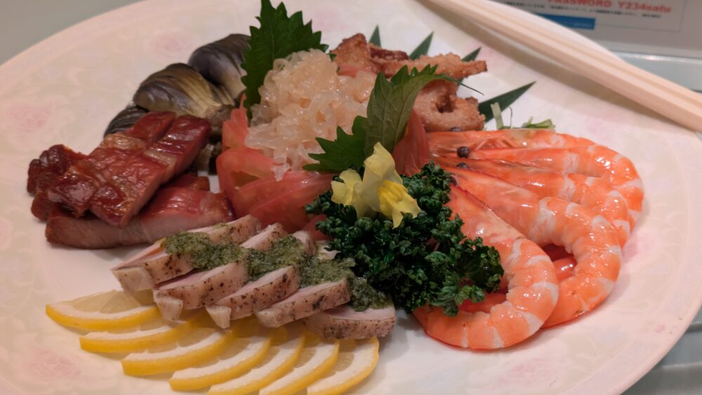 桜華樓の特製前菜と広東風焼味の盛り合わせ