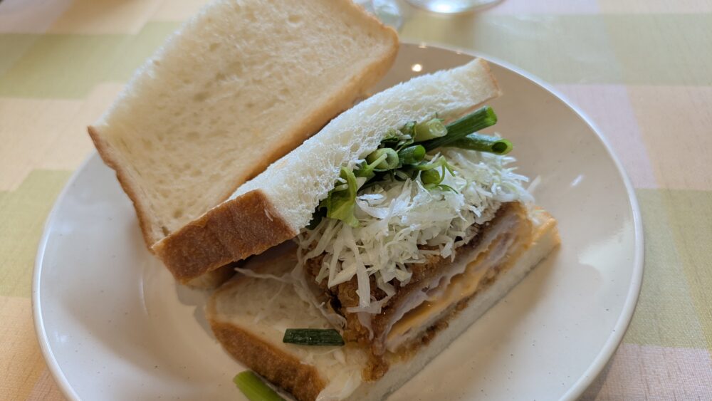 らいおんカフェのミルフィーユカツサンド
