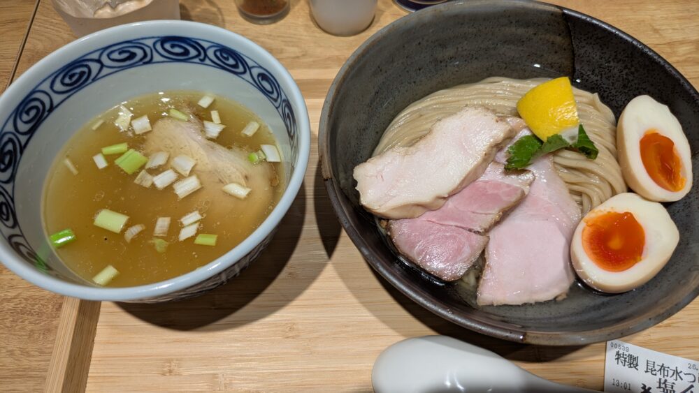 昆布水つけ麺MenZoのつけ麺