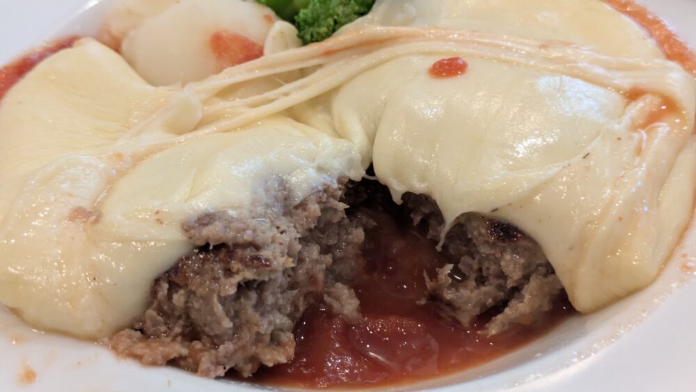 アンダンテのとろけるチーズイタリアンハンバーグは中にハンバーグ