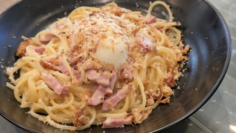 アンダンテのカモスモークのカルボナーラ