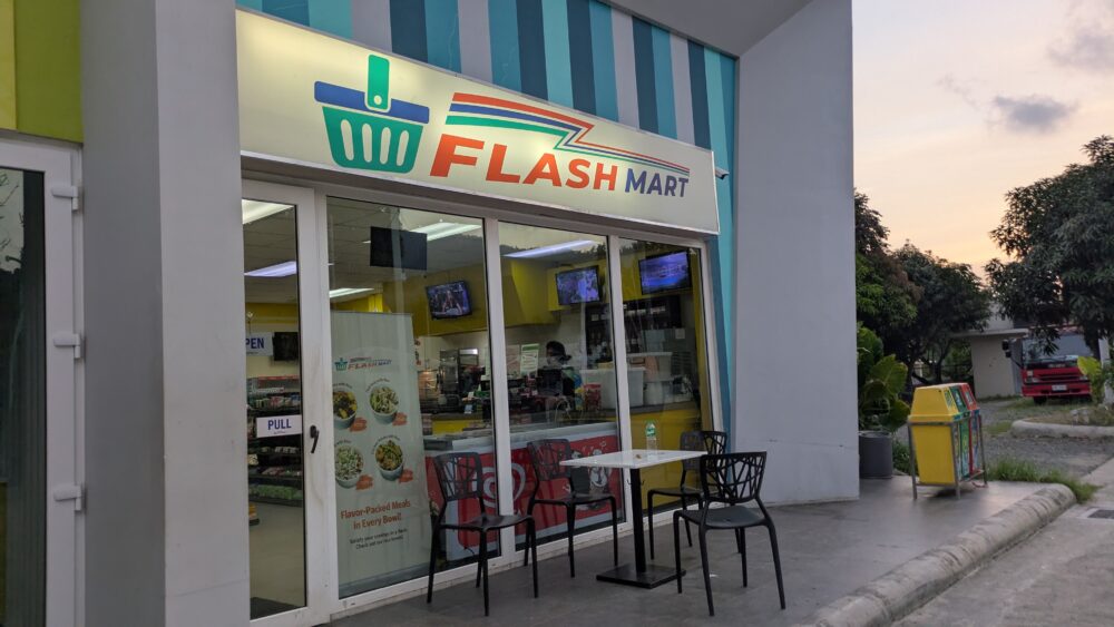 アストリアパラワンのコンビニ