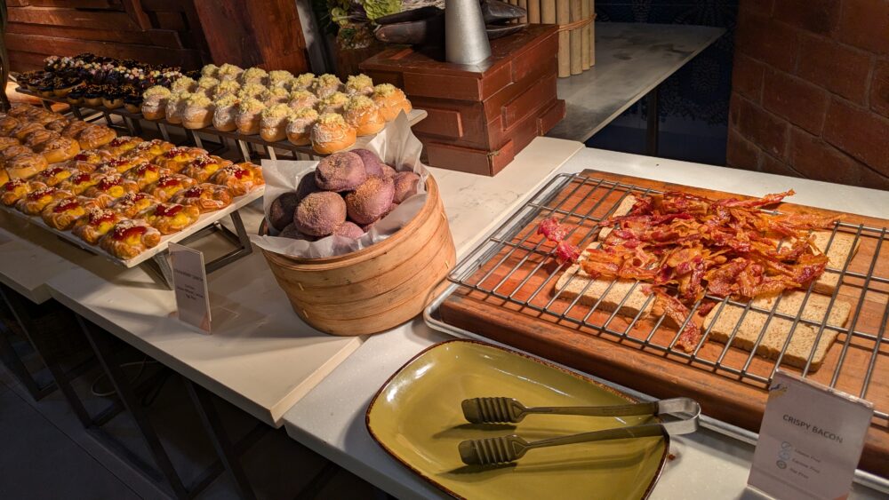 レストランTheReserveの朝食のローカル料理
