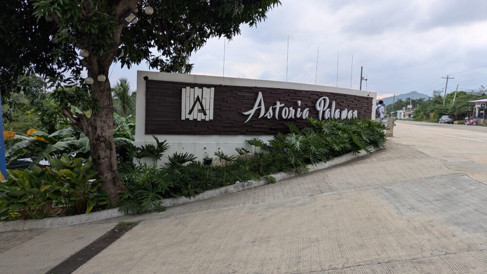 アストリアパラワンの入口