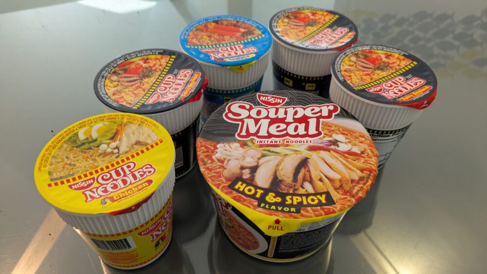 アストリアパラワンのコンビニのカップラーメン