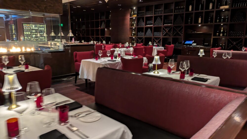 クルーステーキハウスの店内