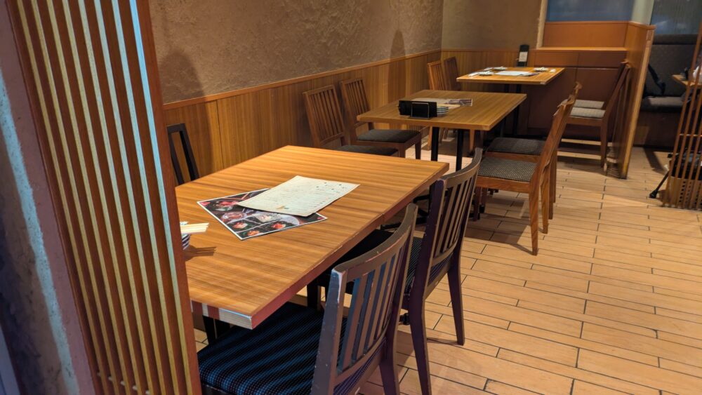 牛たん伊地知のテーブル席