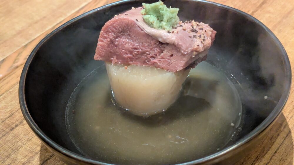 牛たん伊地知の名物茹でたん 大根添え