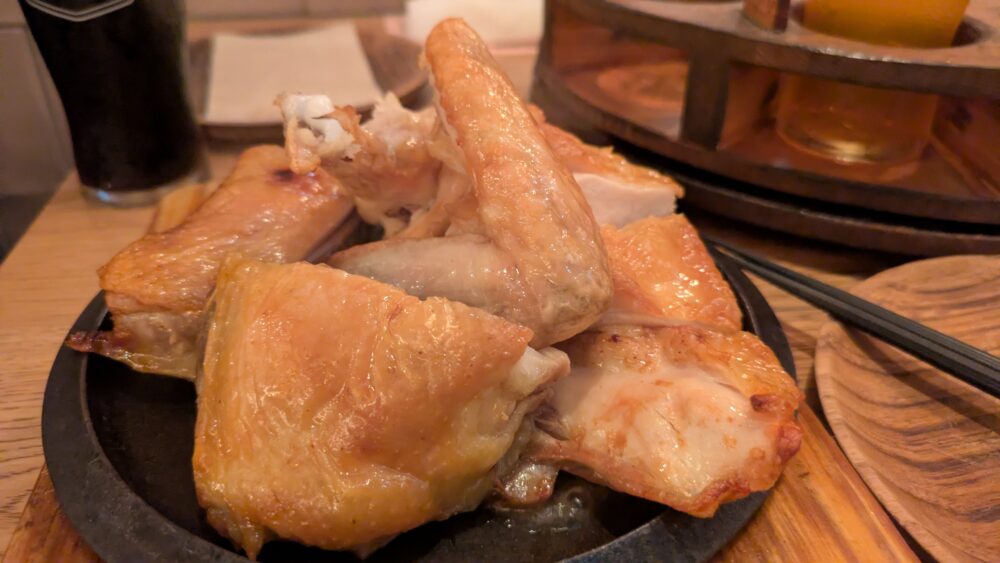 YONAYONABEERWORKS神田店の国産伊達鶏のローストチキン