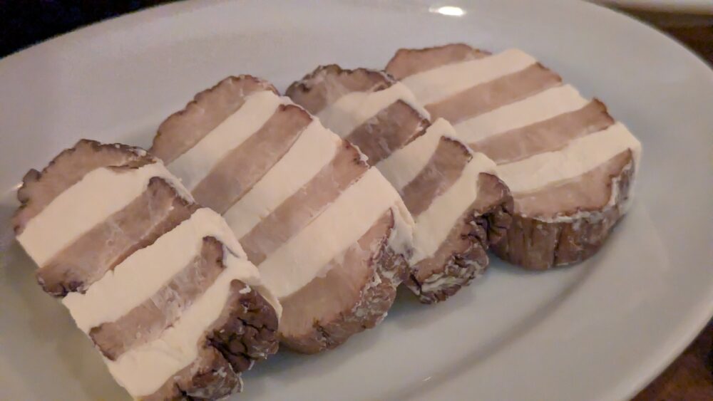 YONAYONABEERWORKS神田店のクリームチーズいぶりがっこ