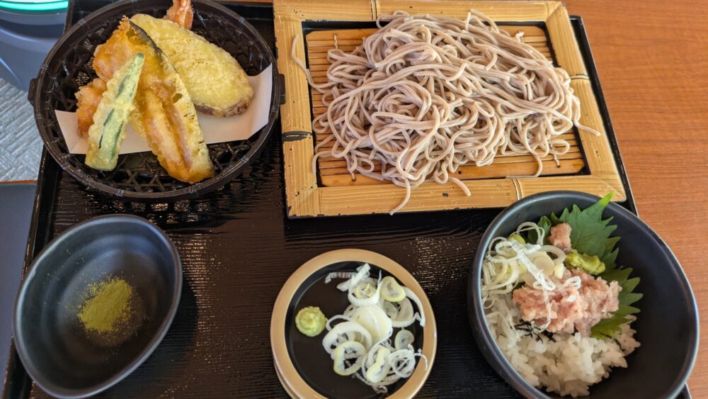 広陵カントリークラブの天ざる蕎麦とミニネギトロ丼