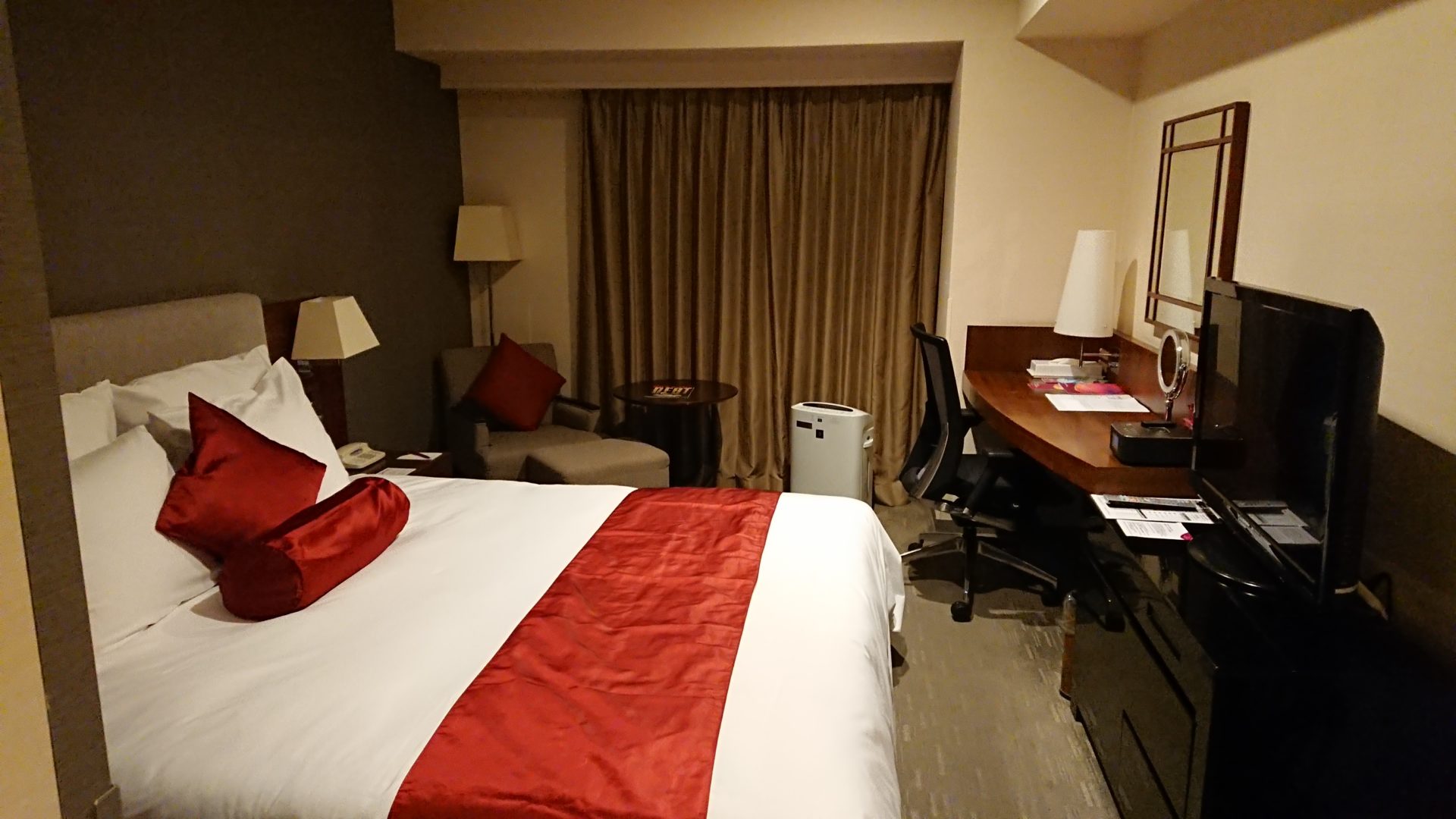 ANAクラウンプラザホテル広島 クラブフロア ダブルルームとミドルフロア プレミアムダブルルーム。 YAS的なモノ