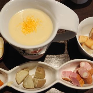 湯島天神横のラクレットグリル、スイス料理とスイスワインのお店のチーズフォンデュ