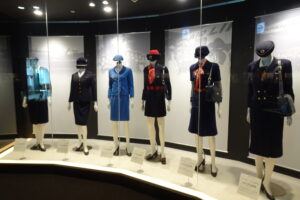 新千歳空港にあるエアポートヒストリーミュージアムにあるJALの歴代の制服