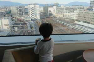 都シティ近鉄京都駅のコーナーツインからのトレインビューは子どもに大人気！