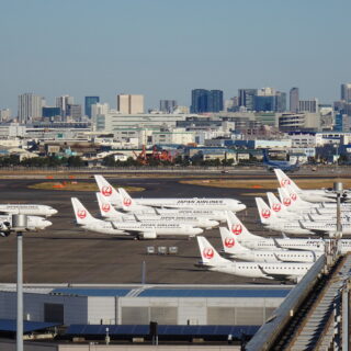 羽田空港での駐機場にJAL機がいっぱい