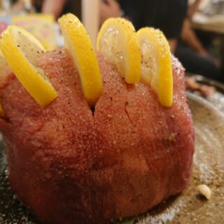 0秒レモンサワー仙台ホルモン焼肉酒場ときわ亭巣鴨店の肉塊レモン牛タン