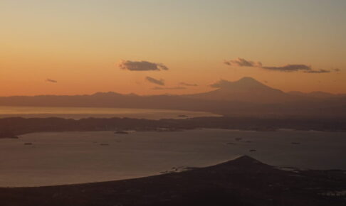 日本航空JAL146便からの富士山と岬のコラボ