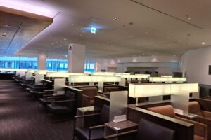 成田空港国際線ANA Lounge（ANAラウンジ）のソファ席