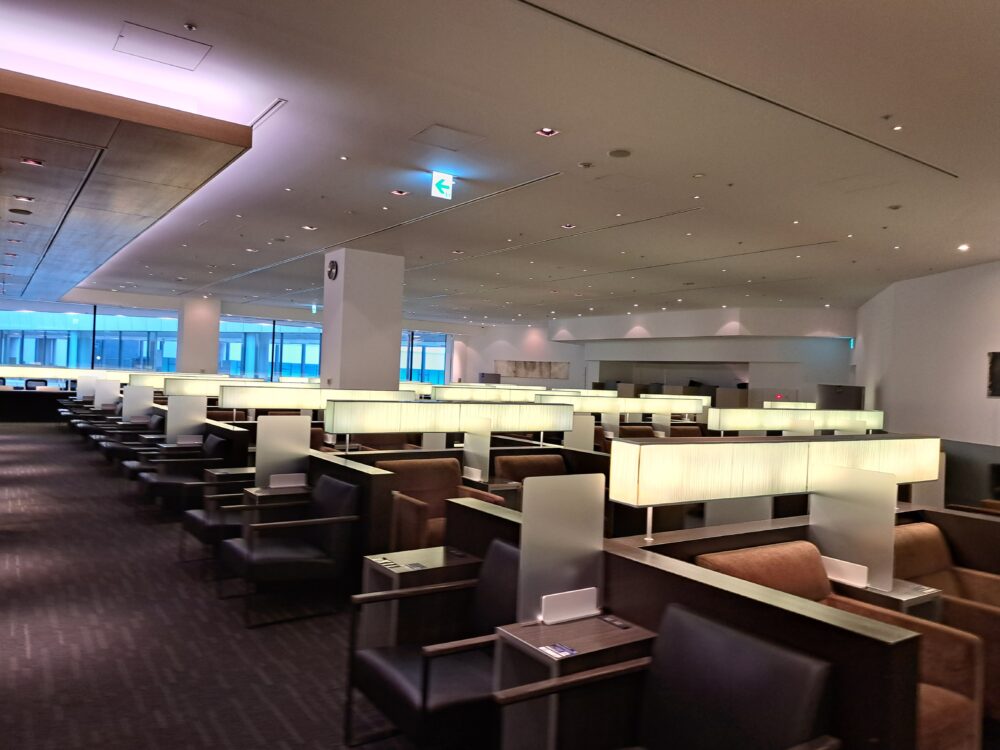 成田空港国際線ANA Lounge（ANAラウンジ）のソファ席