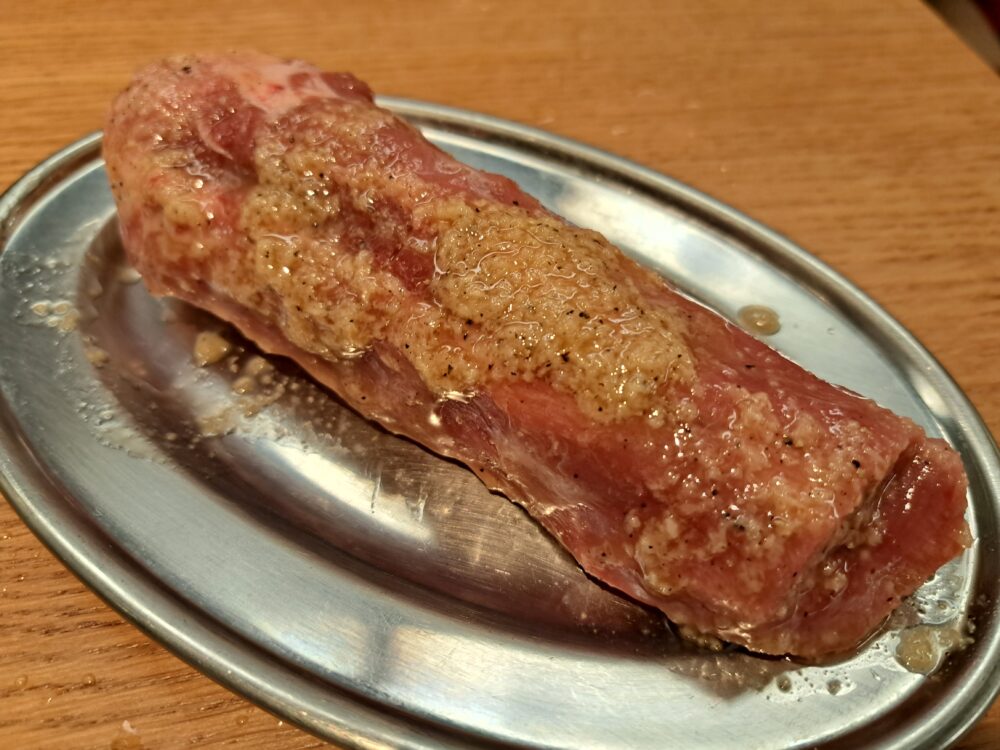 焼肉ホルモン黒澤の豚の一本タン
