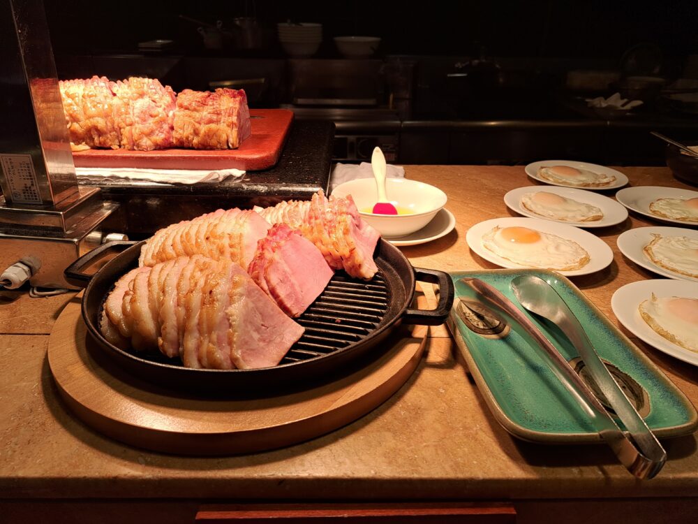 グランドプリンスホテル大阪ベイのカフェレストラン「ザ・カフェ」のローストポーク