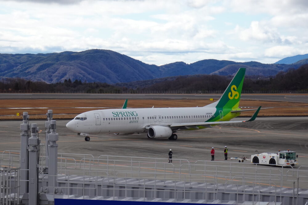 広島空港の展望デッキからスプリングジャパンを見る