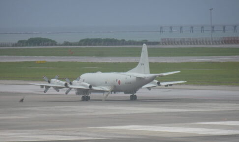 那覇空港見学者デッキから自衛隊機を楽しむ