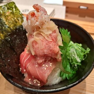 Hitoshinaya（ひとしなや）のまぐろ海鮮丼