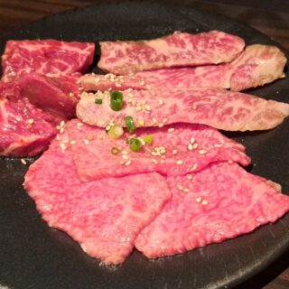 焼肉酒家傳々（でんでん）のカルビとハラミとロース