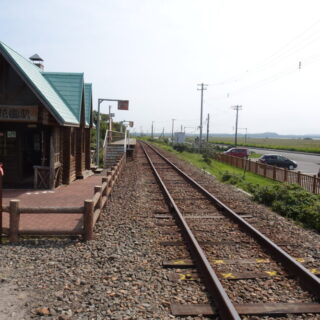 原生花園駅の線路