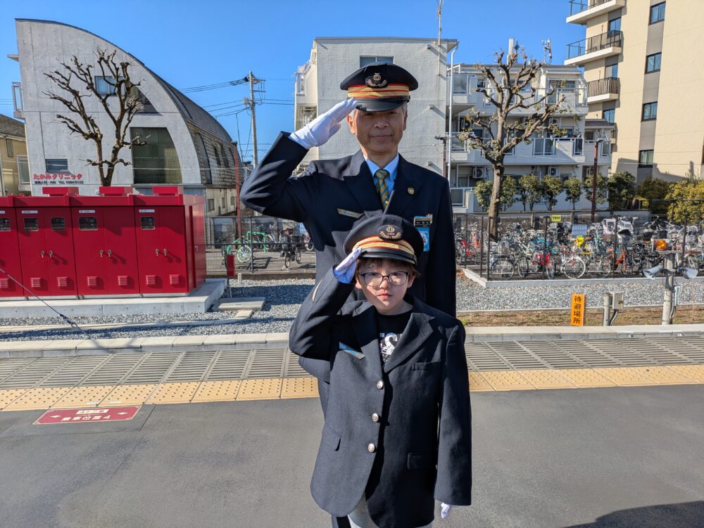 親子で学ぼう～鉄道のお仕事～で記念撮影