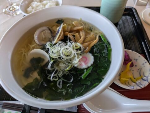 函南ゴルフ倶楽部箱根コースのレストランの貝だしラーメン