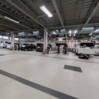 スーパーオートバックス市川のピット