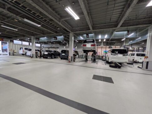 スーパーオートバックス市川のピット