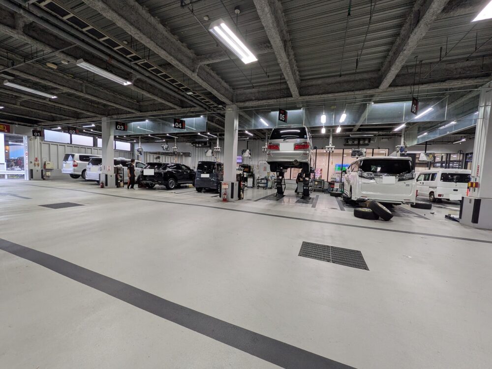 スーパーオートバックス市川のピット