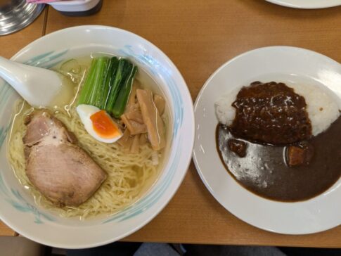 インディアン本店の志那そばと半カレーセット